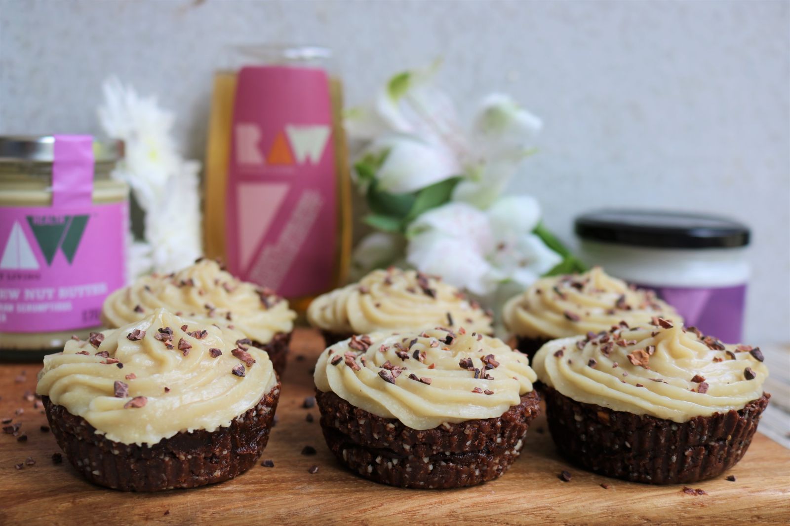 Chocolate and Vanilla Raw Cupcakes | Raw Vibrant Living