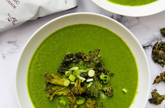 Raw detoxifying green soup image