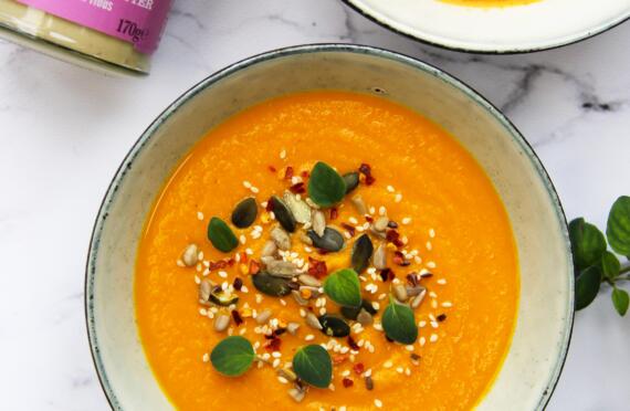 Raw squash, carrot and coconut soup image