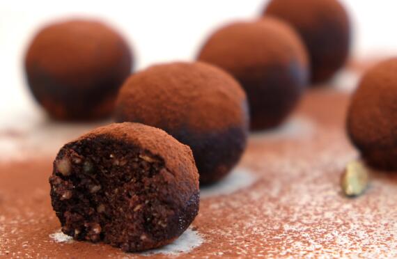 Raw Vegan Chocolate Truffles image