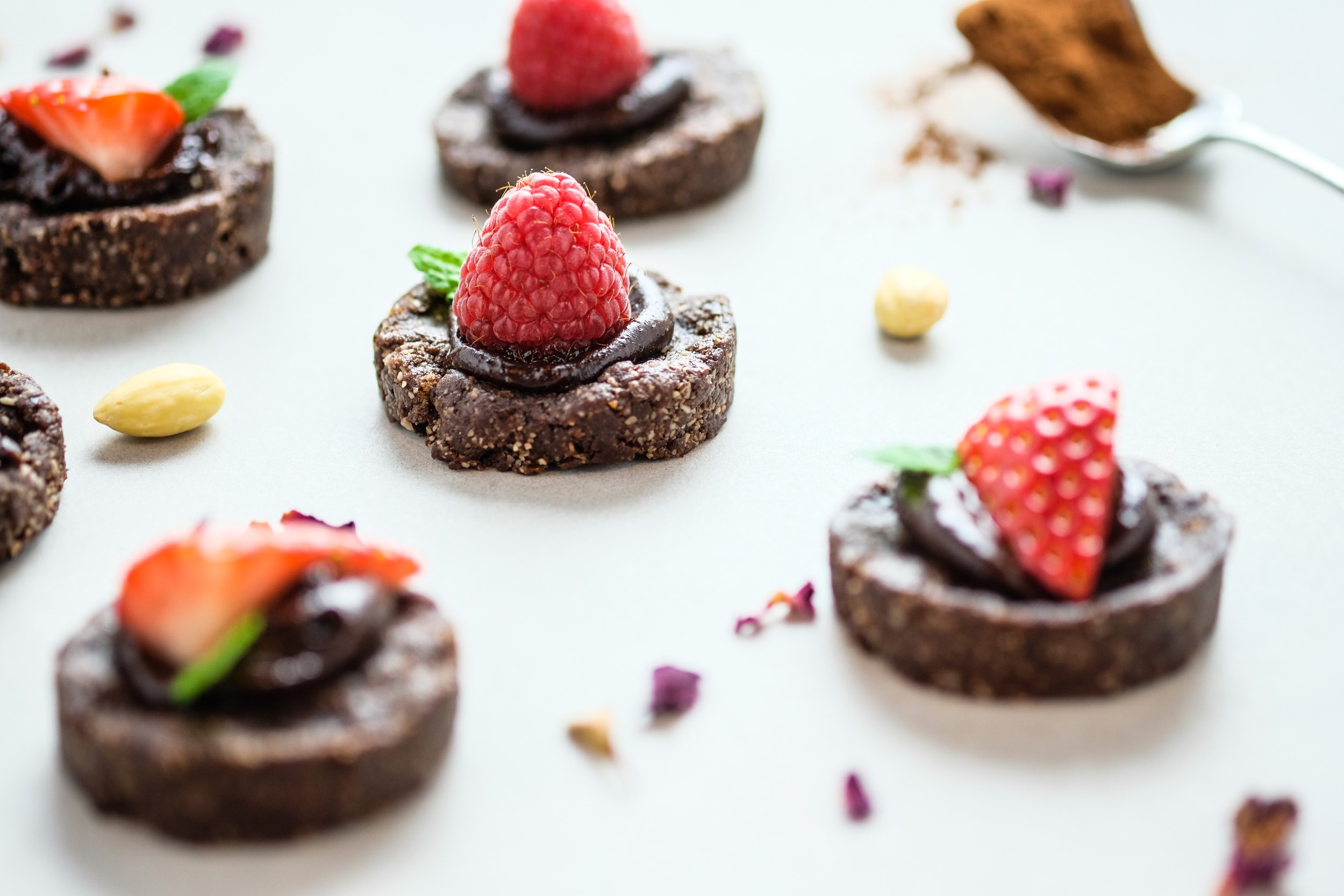 Raw Chocolate Almond Cookies | Raw Vibrant Living