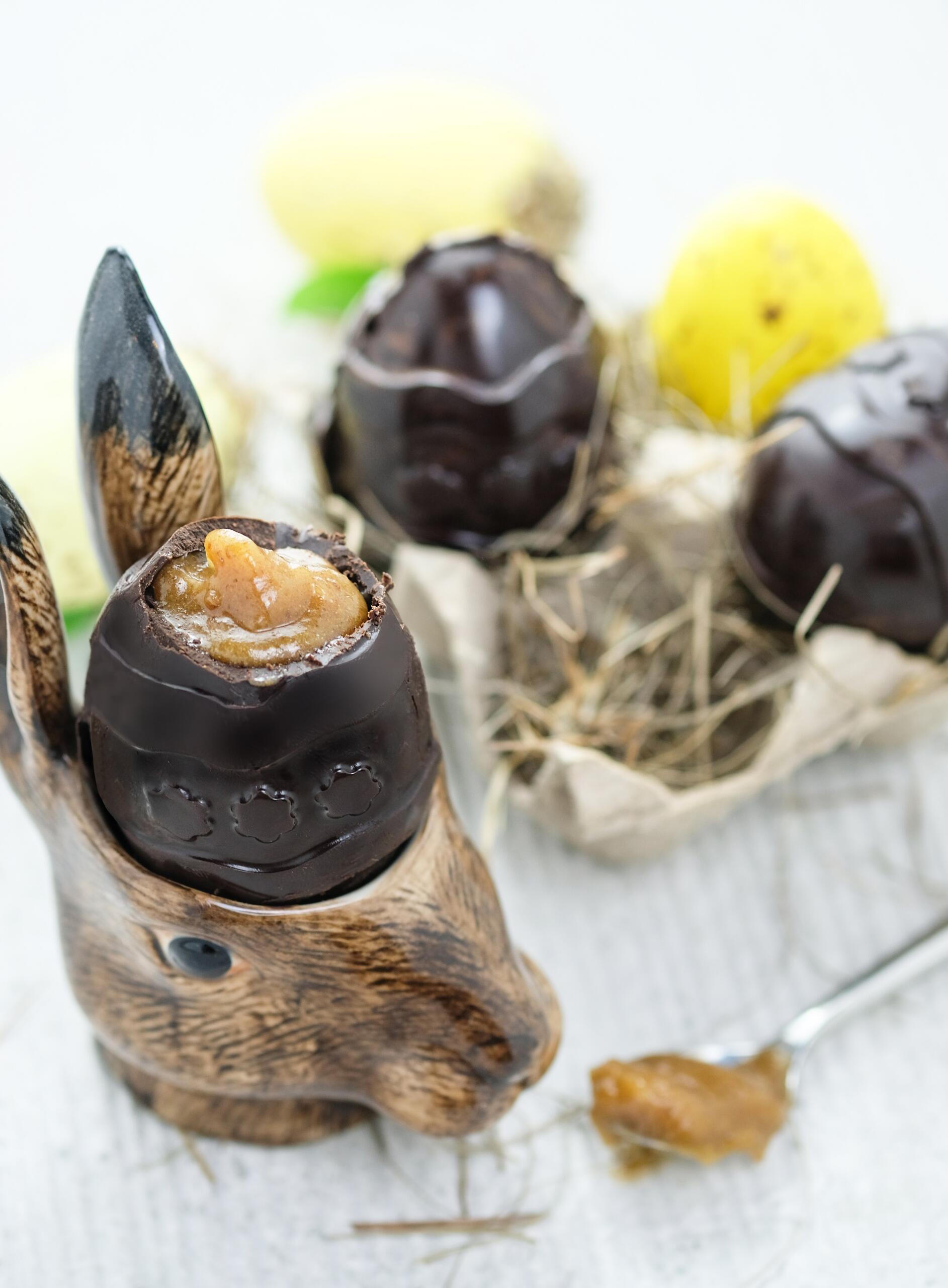 Chocolate Eggs Filled With Salted Caramel | Raw Vibrant Living