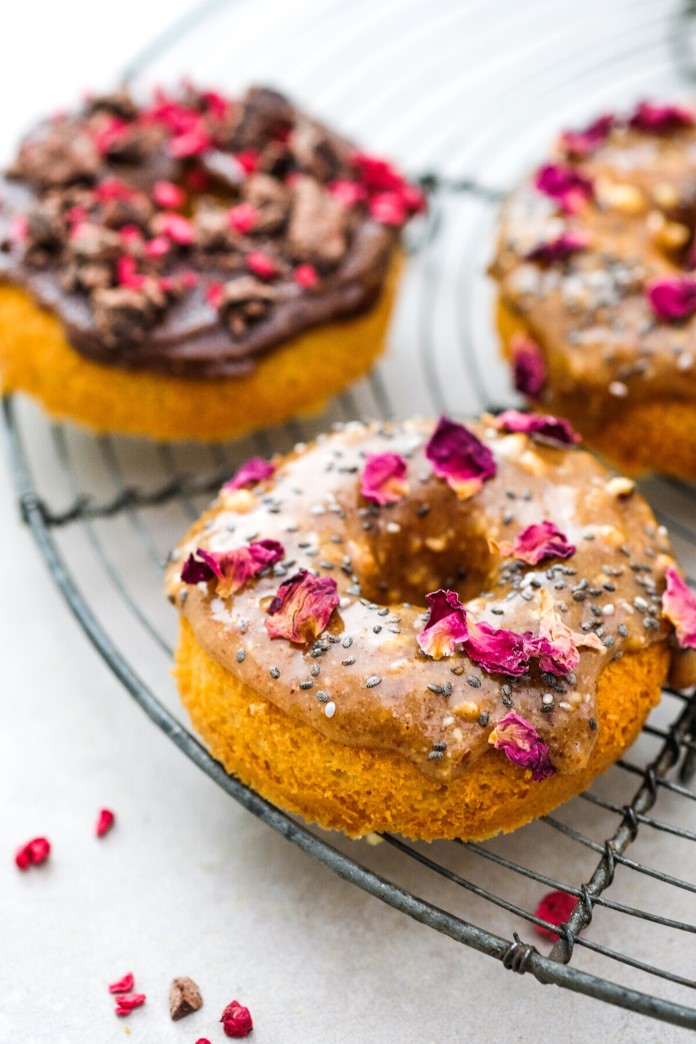Organic Chocolate Glazed Peanut Butter Donuts | Raw Vibrant Living
