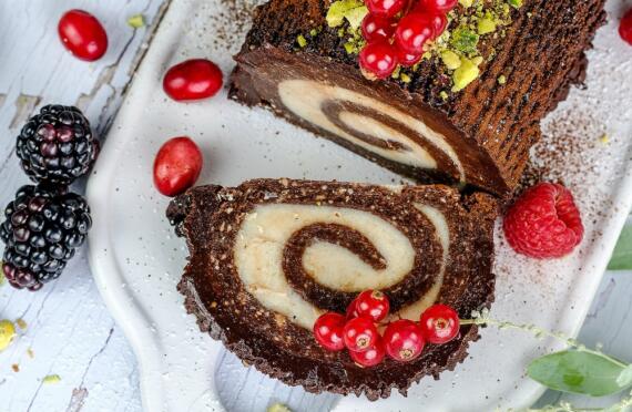 Raw Chocolate Log with Cinnamon Cream image