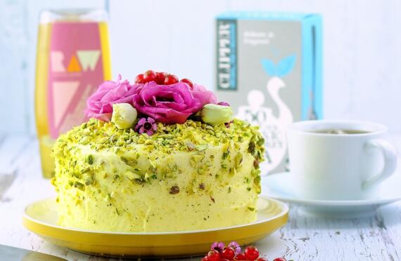 Earl Grey Tea Cake with Honey Buttercream image