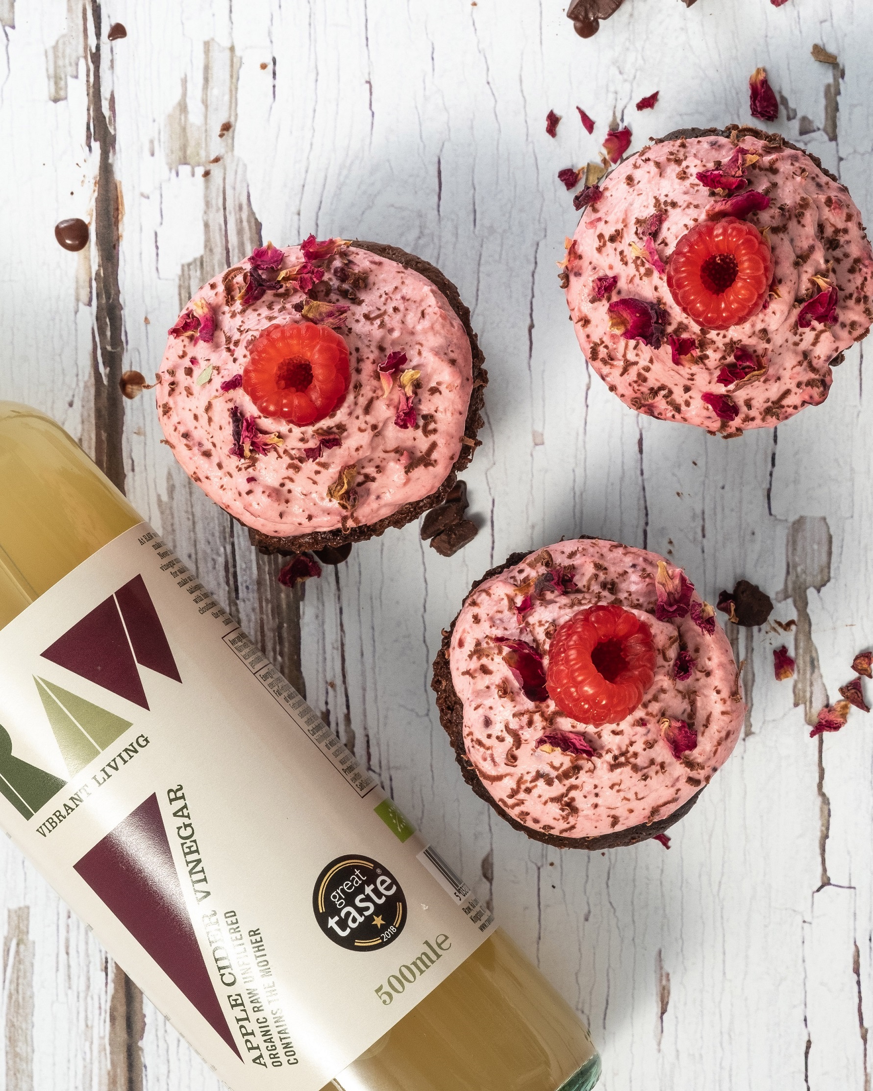 Vegan Very Berry Chocolate Frosted Cupcakes | Raw Vibrant Living