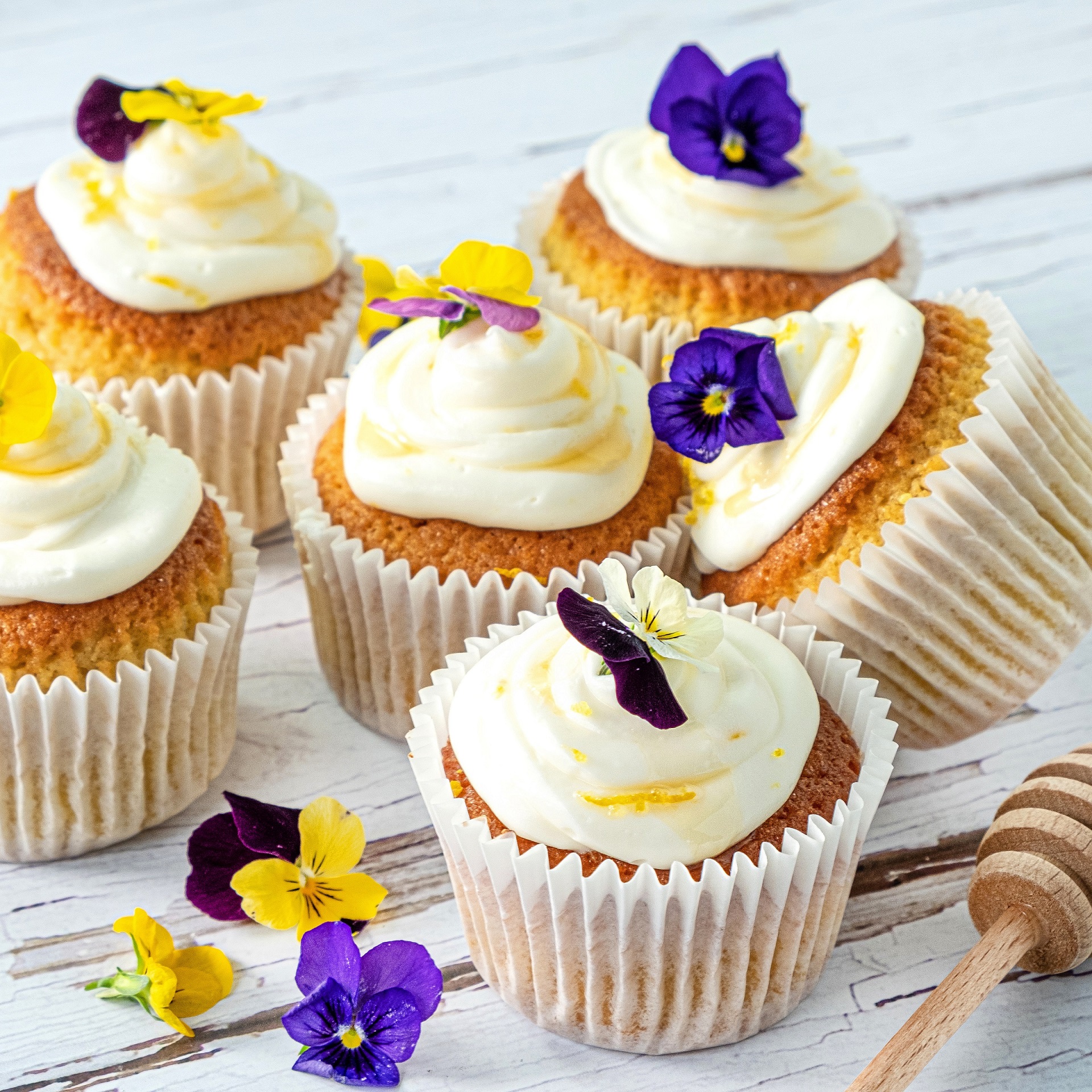 Mother's Day Honey Cupcakes | Raw Vibrant Living