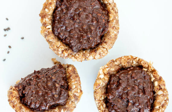 VEGAN MINI CHOCOLATE CHIA PUDDING PIES image