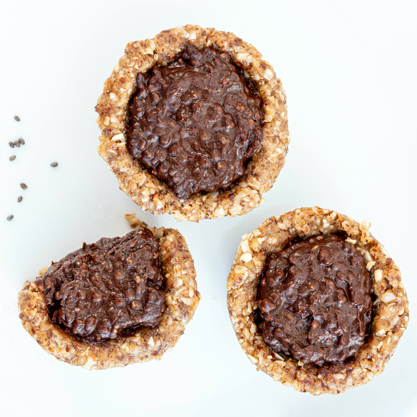 VEGAN MINI CHOCOLATE CHIA PUDDING PIES | Raw Vibrant Living