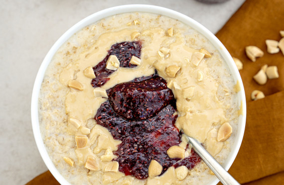CHIA JAM AND PEANUT BUTTER PORRIDGE image