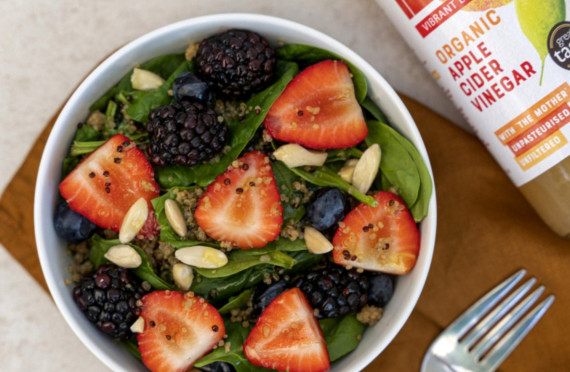 BERRY AND SPINACH QUINOA SALAD image